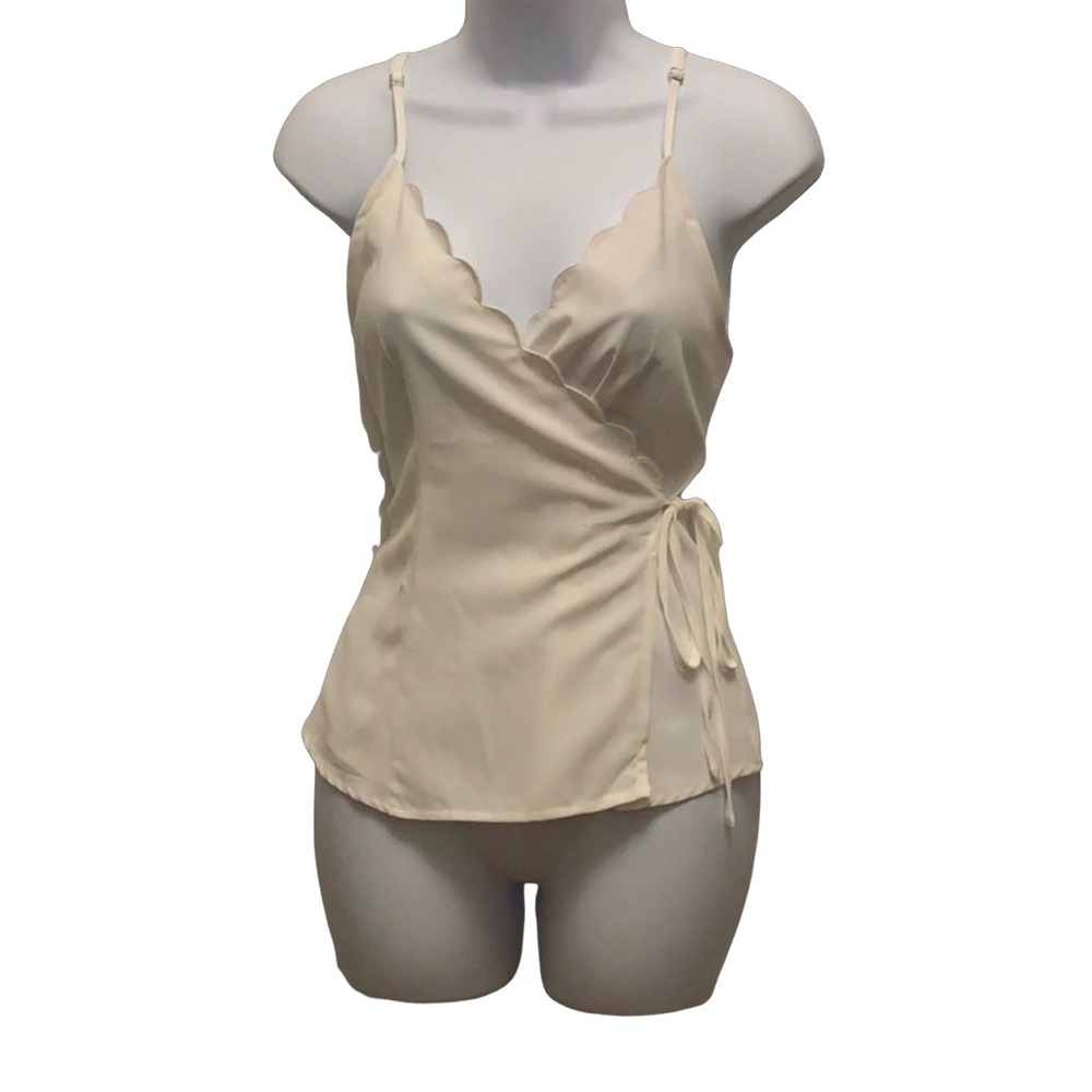 NWOT white scallop tank